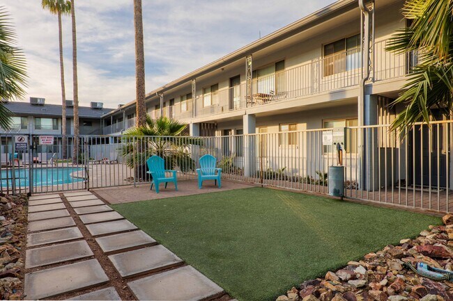 Building Photo - 1333 E Thomas Rd