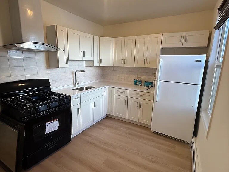 Building Photo - 818 Communipaw Ave