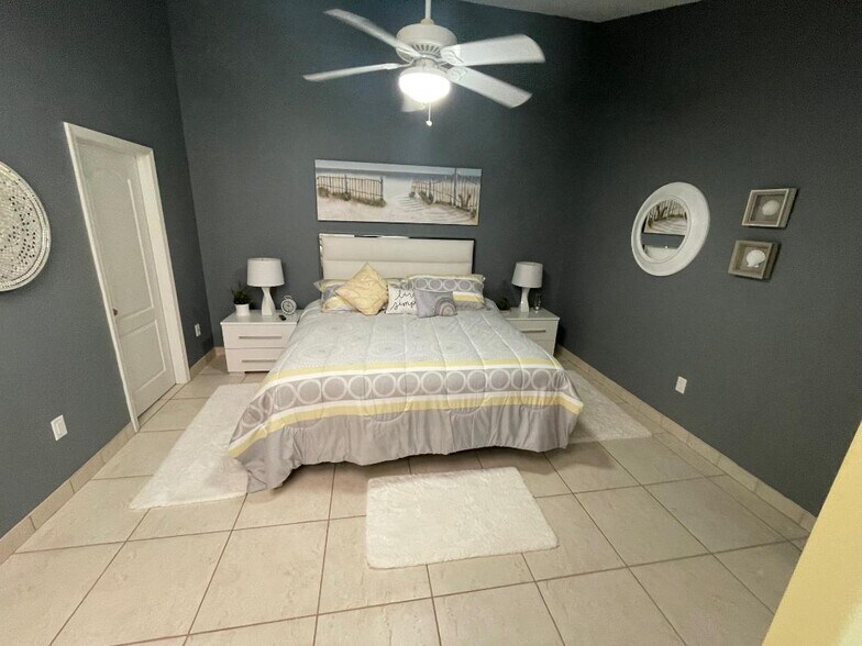 Loft Bedroom - 21 Seabreeze Dr