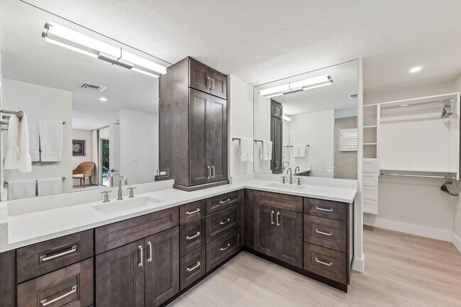 Building Photo - 606 Wedge Dr