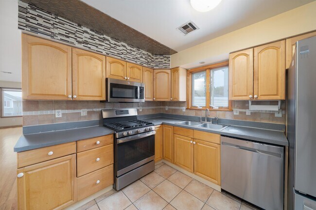 Building Photo - 162 W 53rd St