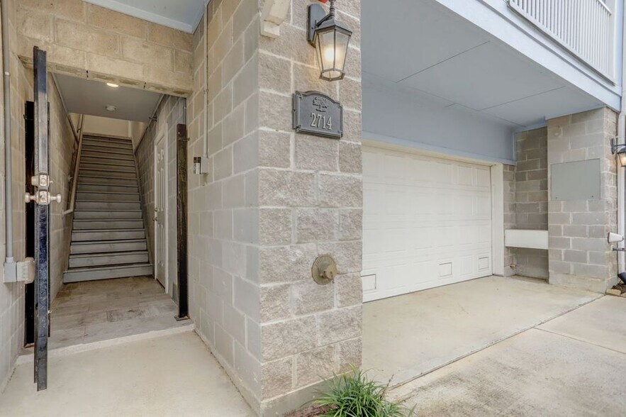 Building Photo - 2714 Veranda Fls