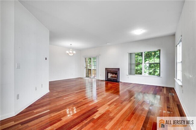 Building Photo - 9 E Burgess Dr