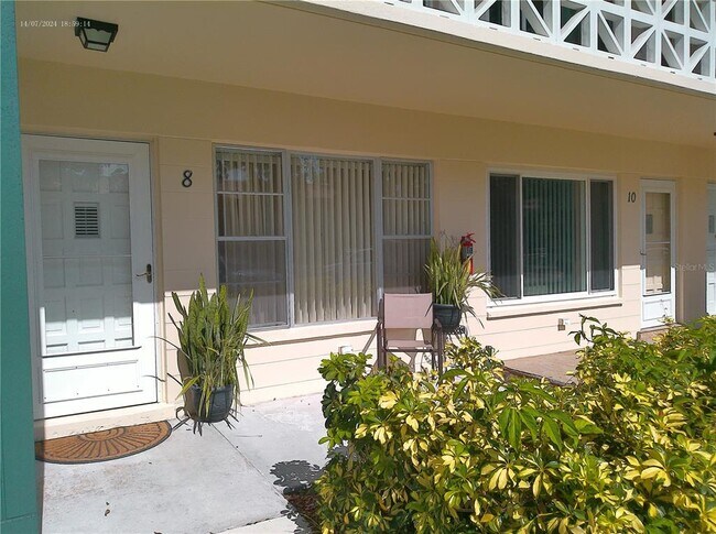 Building Photo - 2400 Franciscan Dr