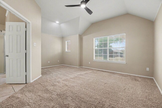 Building Photo - Welcome home to this spacious 3-bedroom, 2-bathroom property offering 2,000 square feet of comfor...