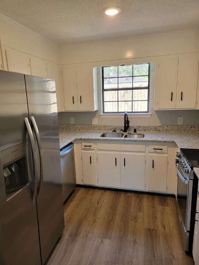 Building Photo - 2366 Shoal Creek Dr