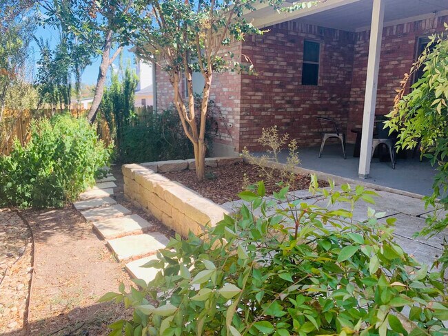 Building Photo - 802 Sable Trail Ct