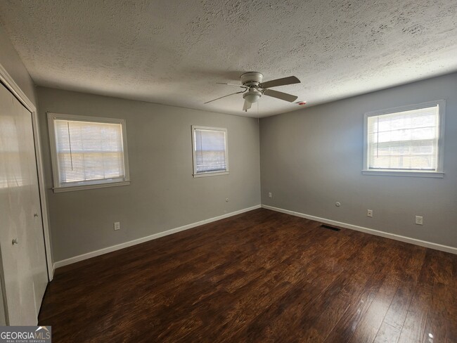 Building Photo - 120 Sol Bridges Rd