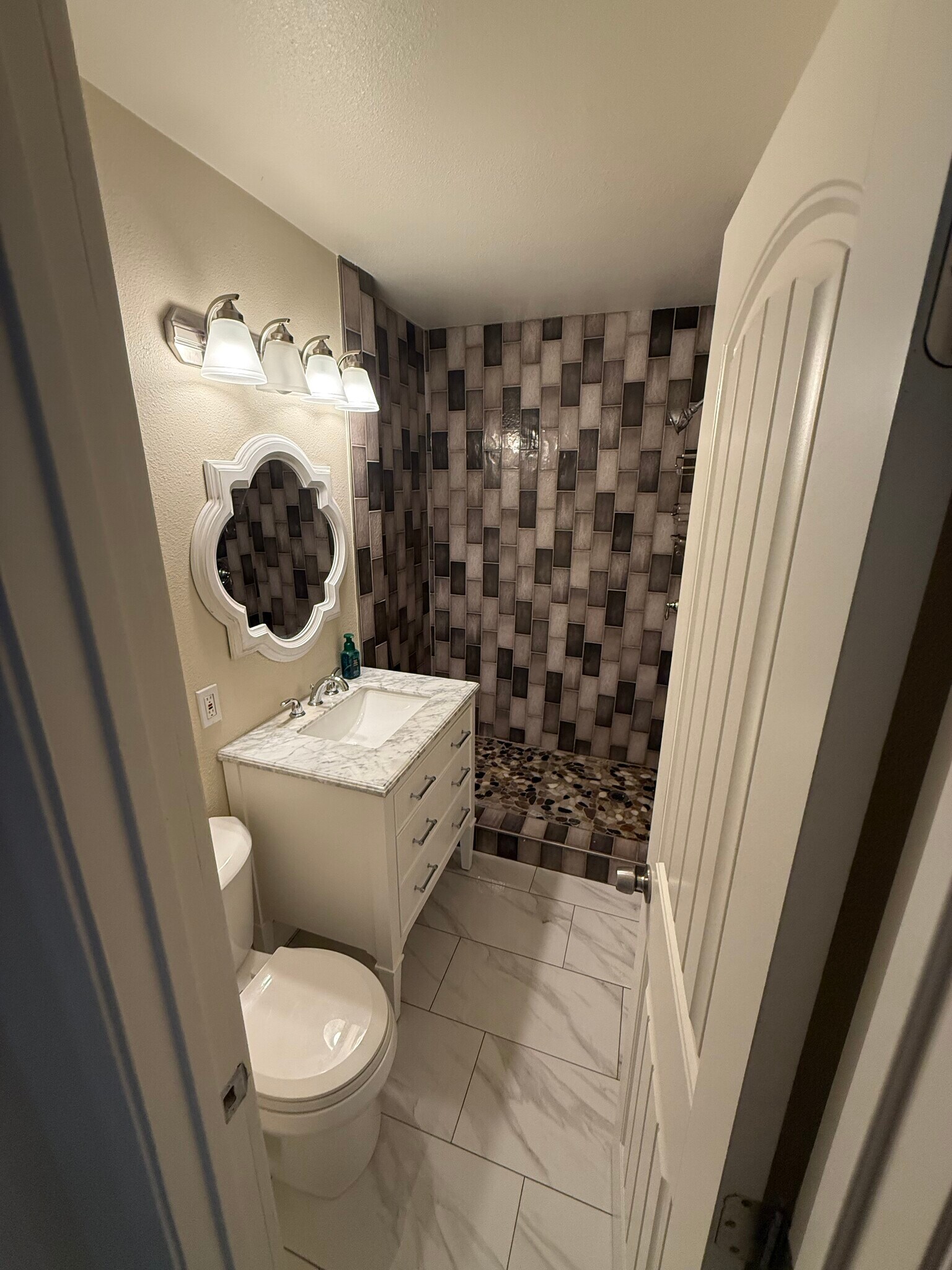 Building Photo - 6979 Palm Ct