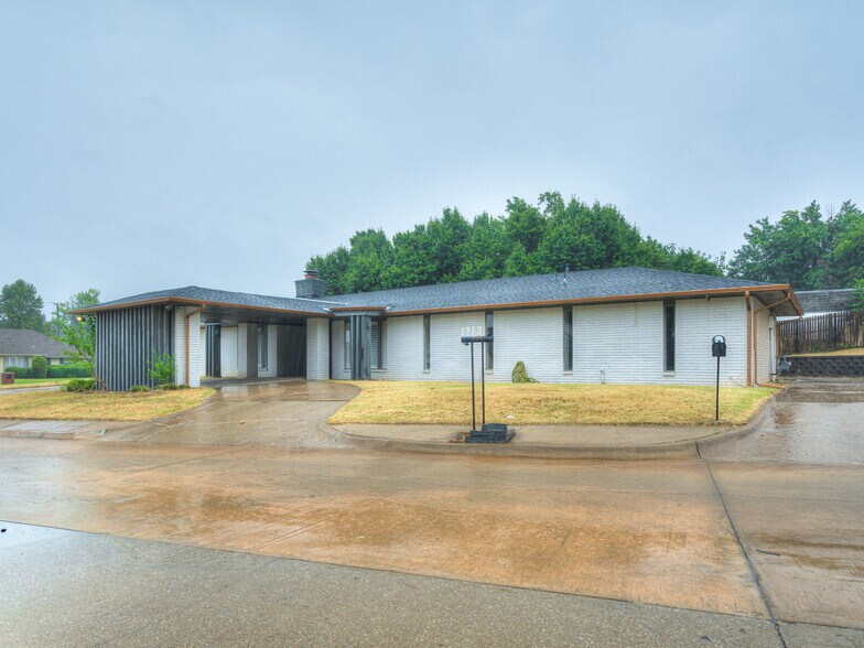 Primary Photo - 12136 Thorn Ridge Rd