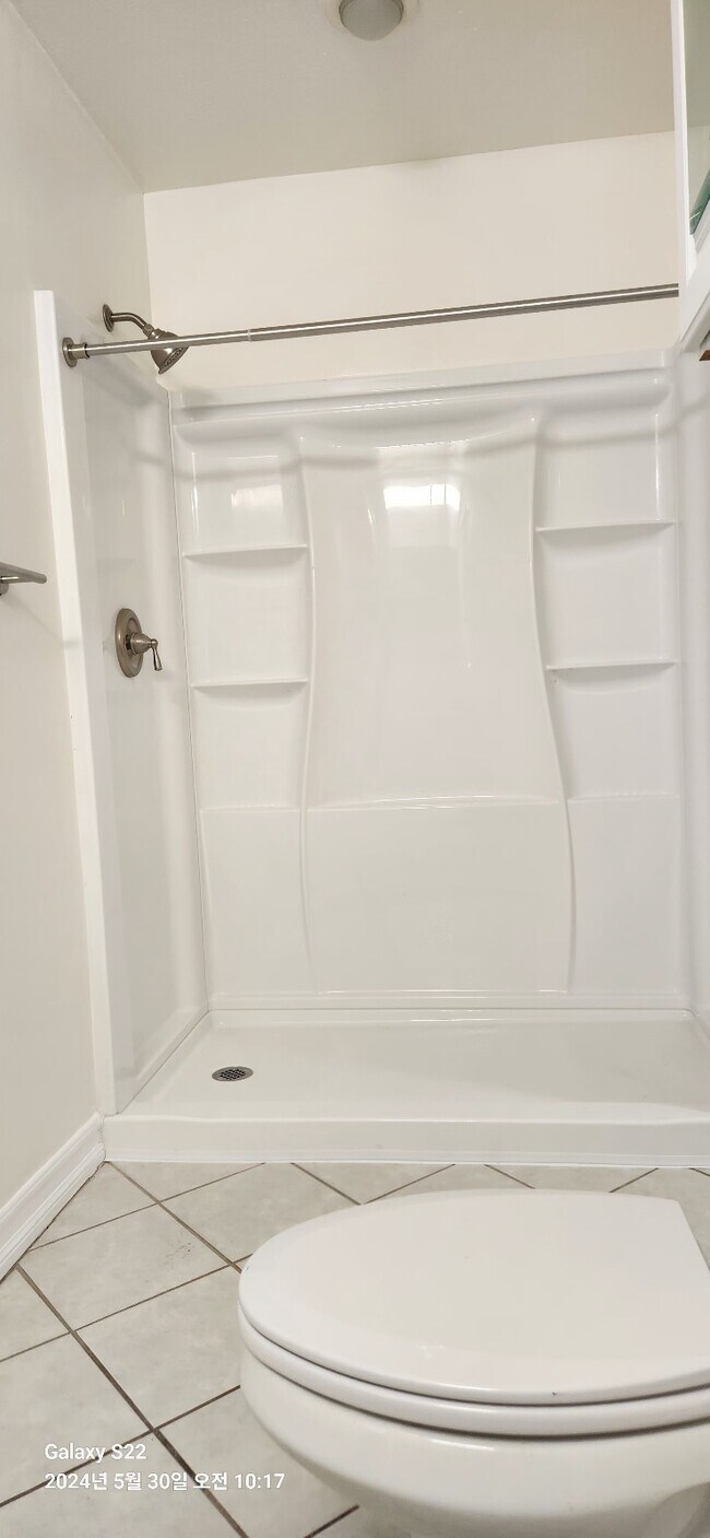 Building Photo - 1058 S Windsor Blvd