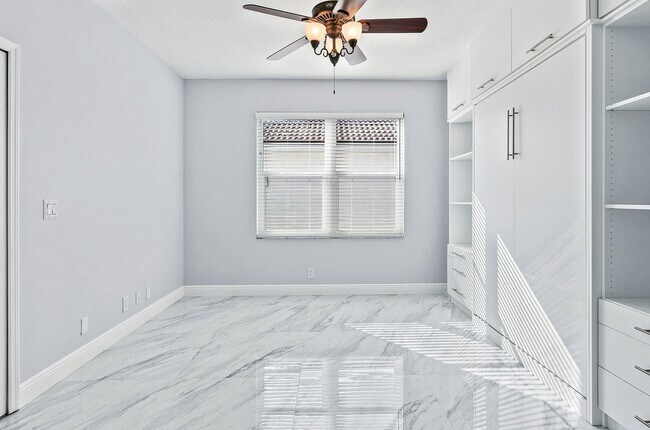 Building Photo - 12403 Cascades Pointe Dr