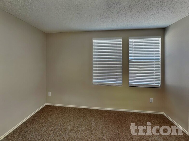 Building Photo - 2925 Paint Brush Pl