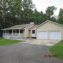 Building Photo - 302 Summerset Ln