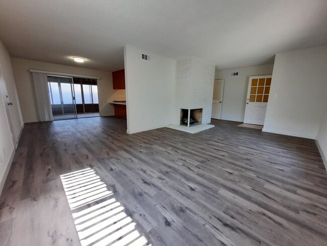 Building Photo - 9135 Arcadia Ave
