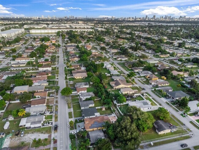 Building Photo - 4530 SW 25th St