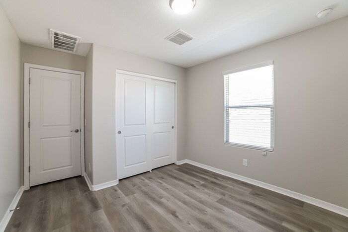 Building Photo - 8126 W Agora Ln