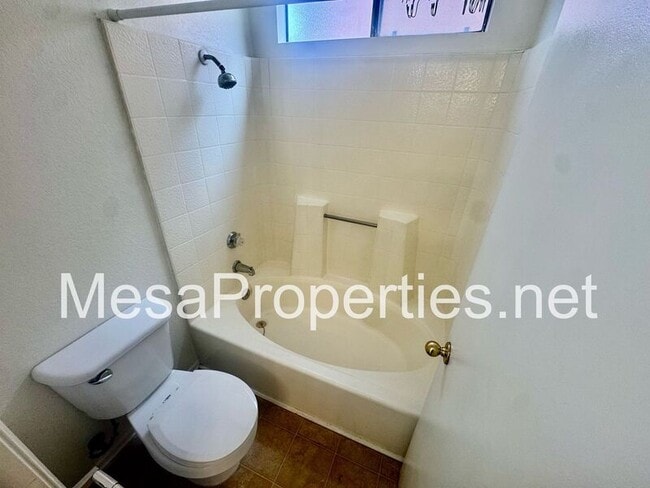 Building Photo - 1423 Willow Tree Ln