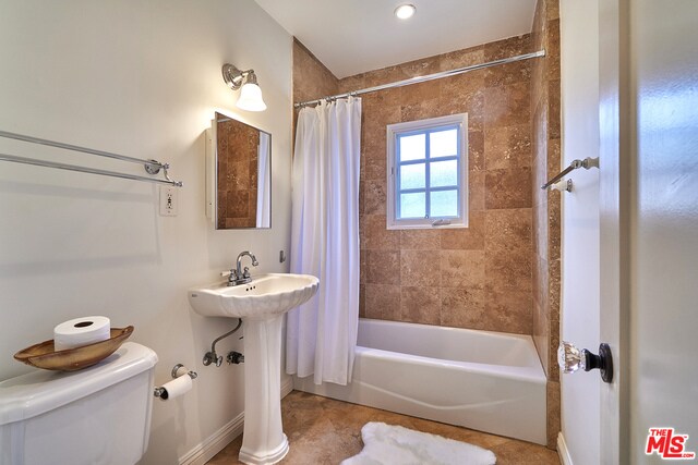 Guest Bathroom - 1213 Hi Point St