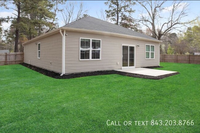 Building Photo - Charming 3 Bedroom 2 Bathroom Single Story...