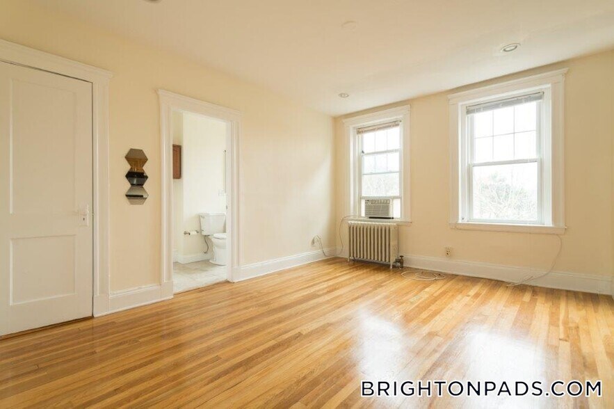 Building Photo - 288 Chestnut Hill Ave