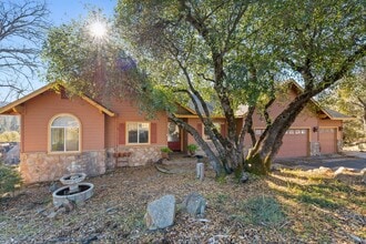 Building Photo - Amazing Apple Valley Home