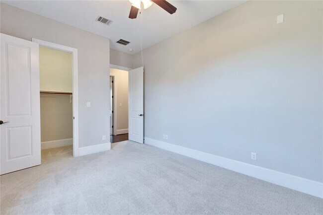 Building Photo - 170 Hawthorne Loop