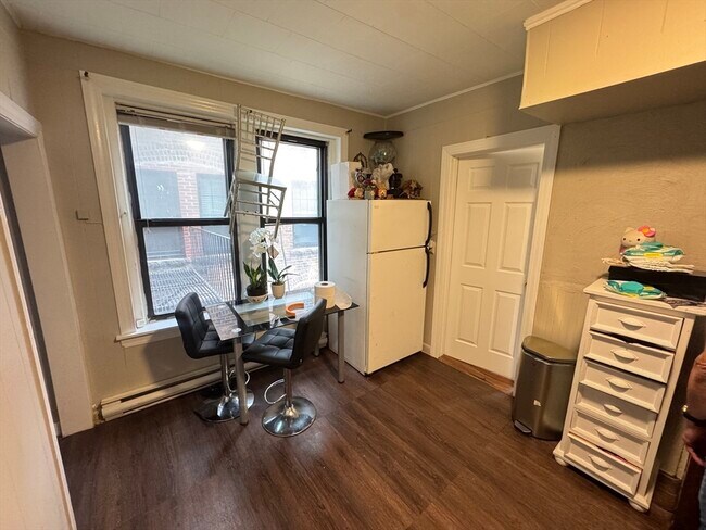 Building Photo - 205 Endicott St