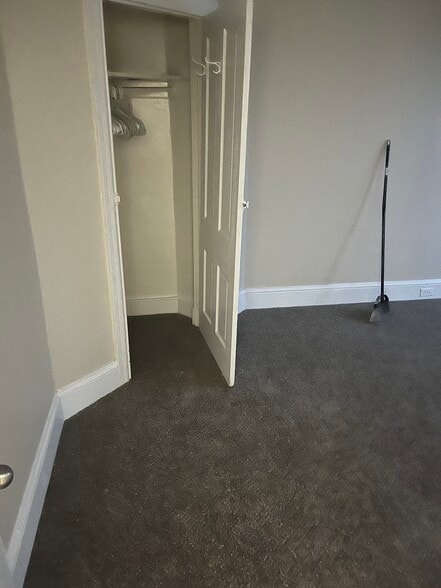 Building Photo - 121 E Stewart Ave