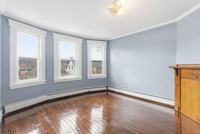 Building Photo - 70 Valley St