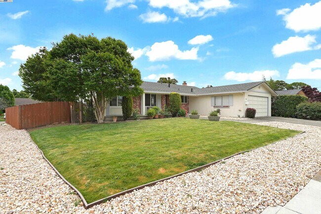 Building Photo - 501 Amherst Ct