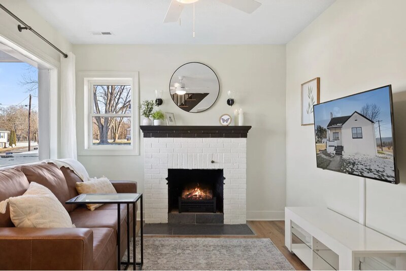 Primary Photo - 701 S 2nd St