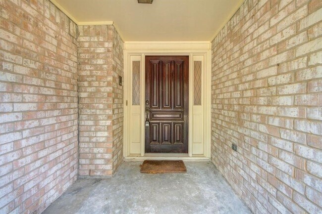 Building Photo - 11918 Glenway Dr