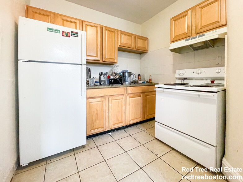 Building Photo - 244 Kelton St