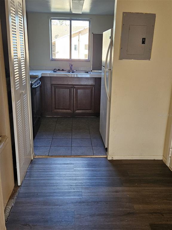 Building Photo - 2054 Bowen Dr