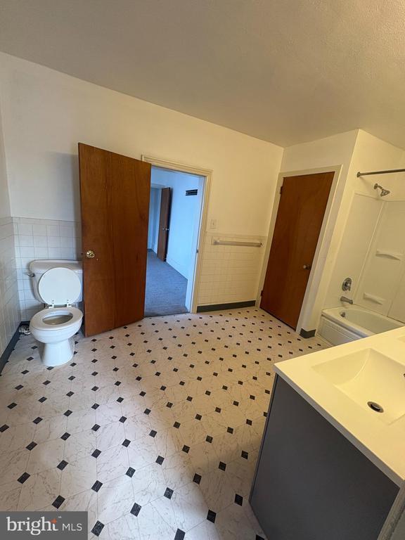 Building Photo - 529 S Main St