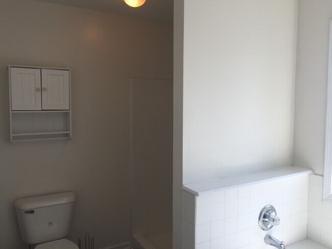 Building Photo - 4 bedroom Exit 1