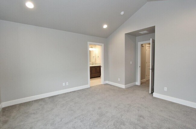 Building Photo - 3468 E Berghan St