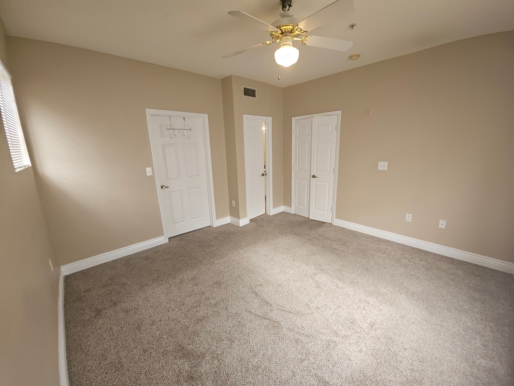 Building Photo - 3726 Palm Desert Ln