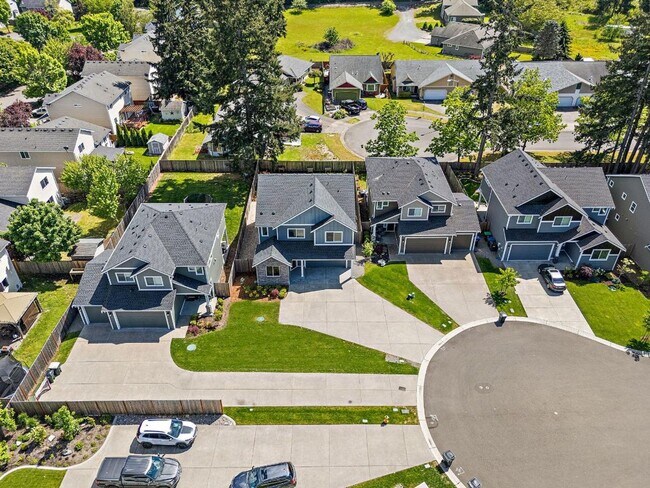 Building Photo - Modern 4-Bedroom Yelm Home with Covered Patio, Outdoor Fireplace & Office/Flex Space!
