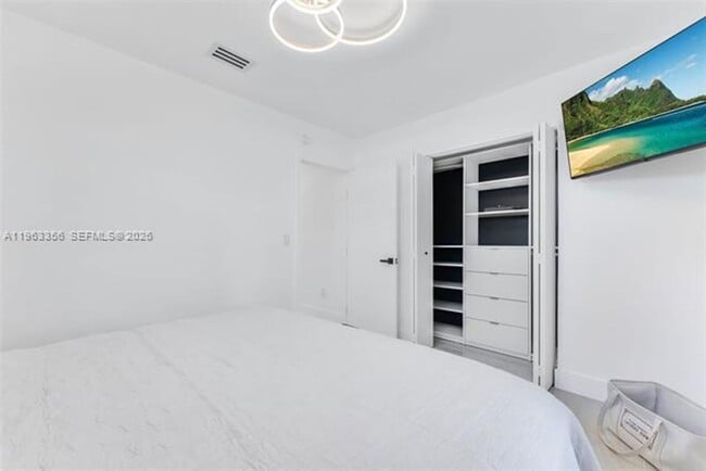 Building Photo - 231 NE 45th St