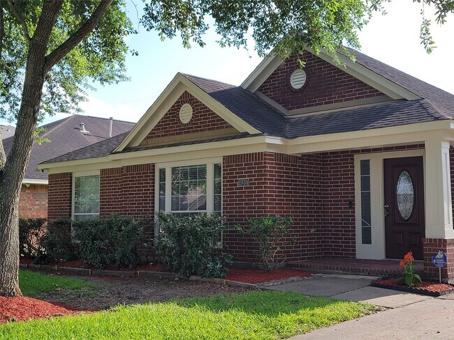 Building Photo - 2734 Troy Dr