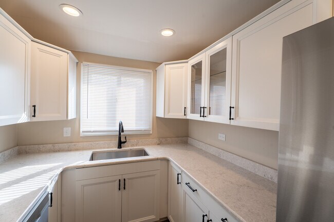 Building Photo - 774 Terrace Ct