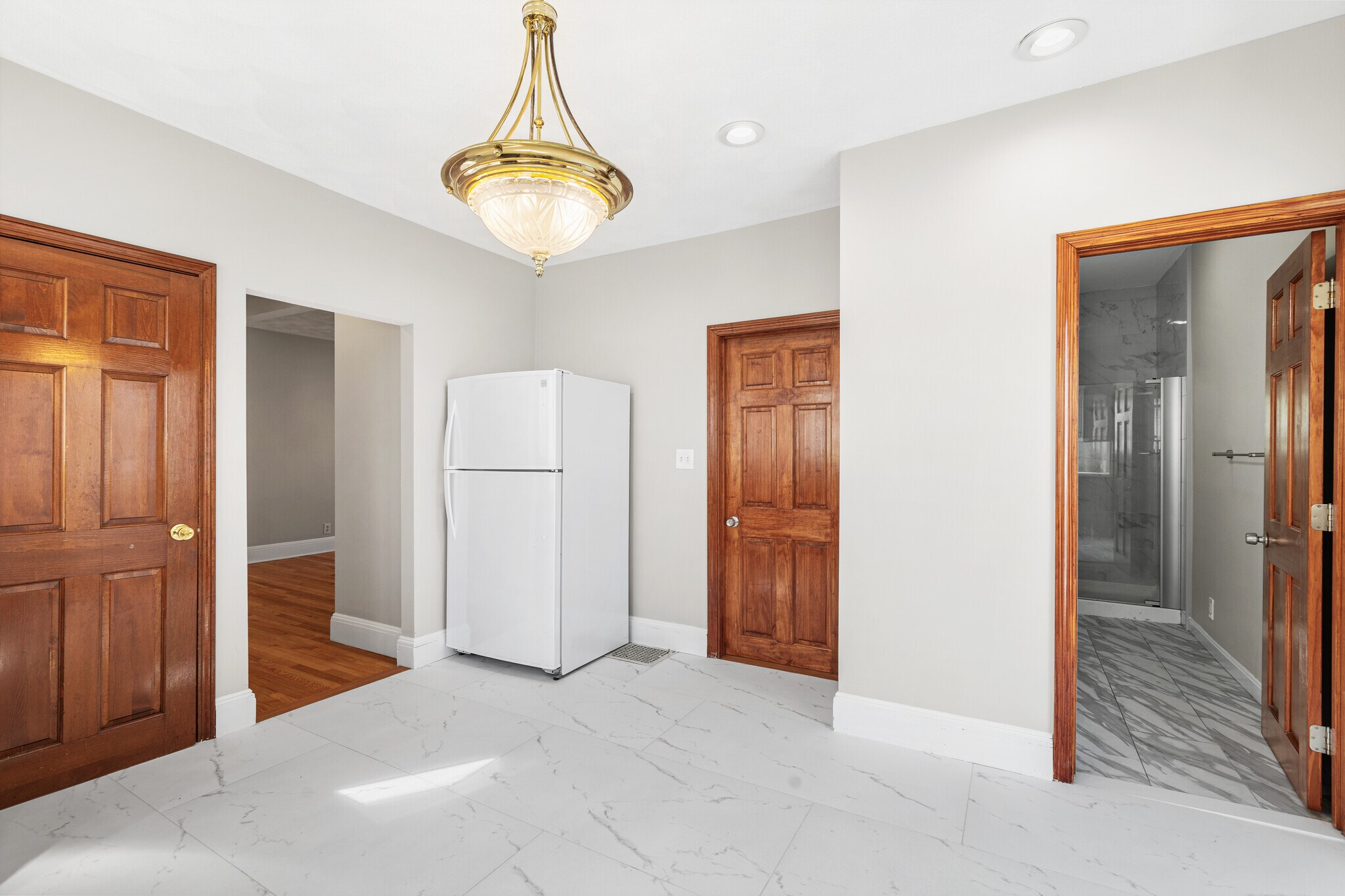 Building Photo - 1 Oak Grove Ct