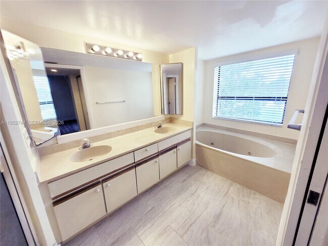 Building Photo - 8351 S Coral Cir