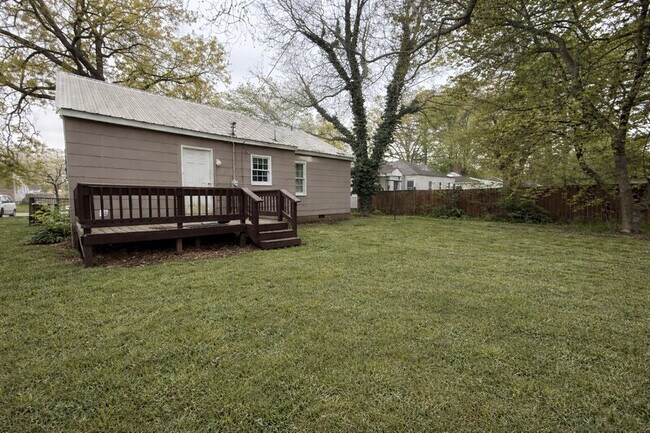 Building Photo - 2012 Enolam Blvd SE