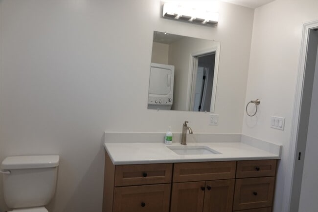 Building Photo - 6 Pondover Rd