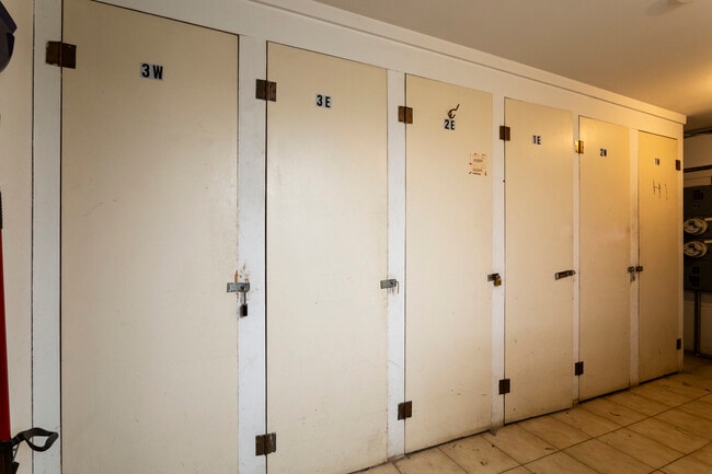 Building Photo - 2440 River Rd