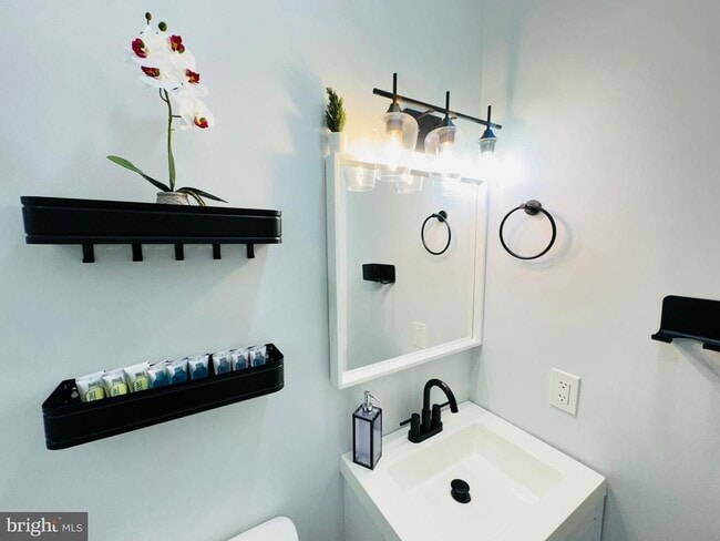 Building Photo - 1324 N 5th St