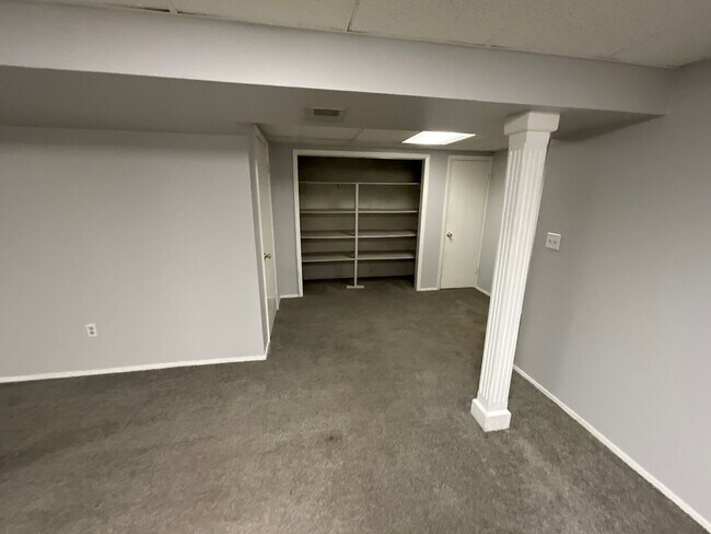 Building Photo - 3753-3763 W 89th Way